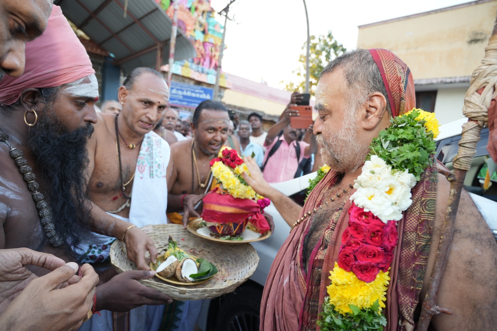 Pujya Shankaracharya Swamigal graces Mandalabhishekam at Sri Aiyarappar Temple at Thiruvaiyaru